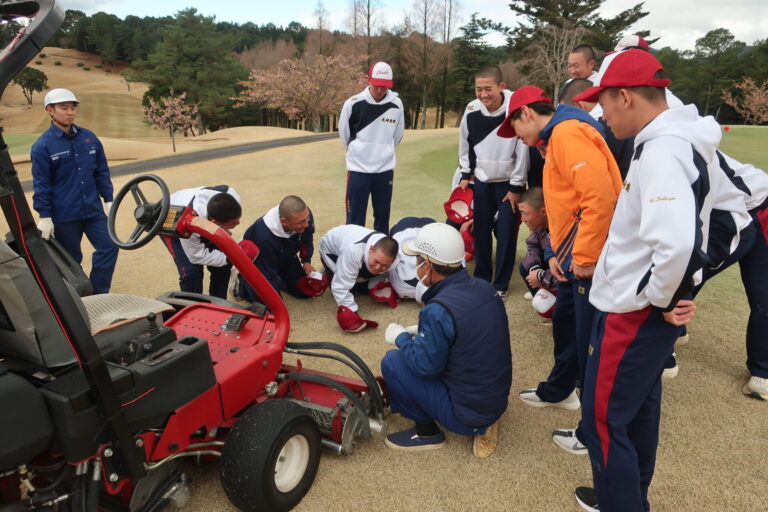 長崎商業高校スポーツビジネスコース「ゴルフ場研修」が開催されました。